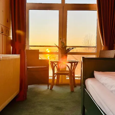 Gaestehaus Weserblick Am Weser-Sandstrand Berne Exterior photo