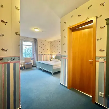 Gaestehaus Weserblick Am Weser-Sandstrand Berne Exterior photo