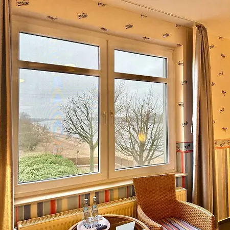 Gaestehaus Weserblick Am Weser-Sandstrand Berne Exterior photo