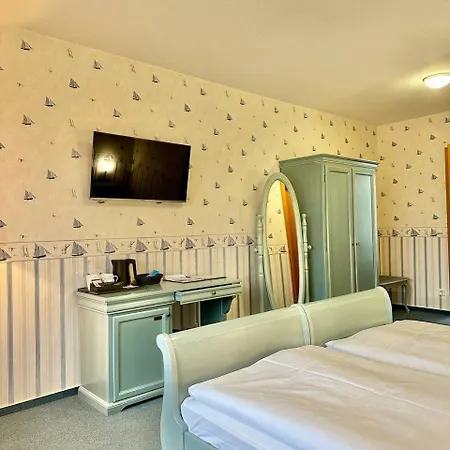 Gaestehaus Weserblick Am Weser-Sandstrand Berne Exterior photo