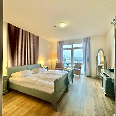 Gaestehaus Weserblick Am Weser-Sandstrand Berne Exterior photo