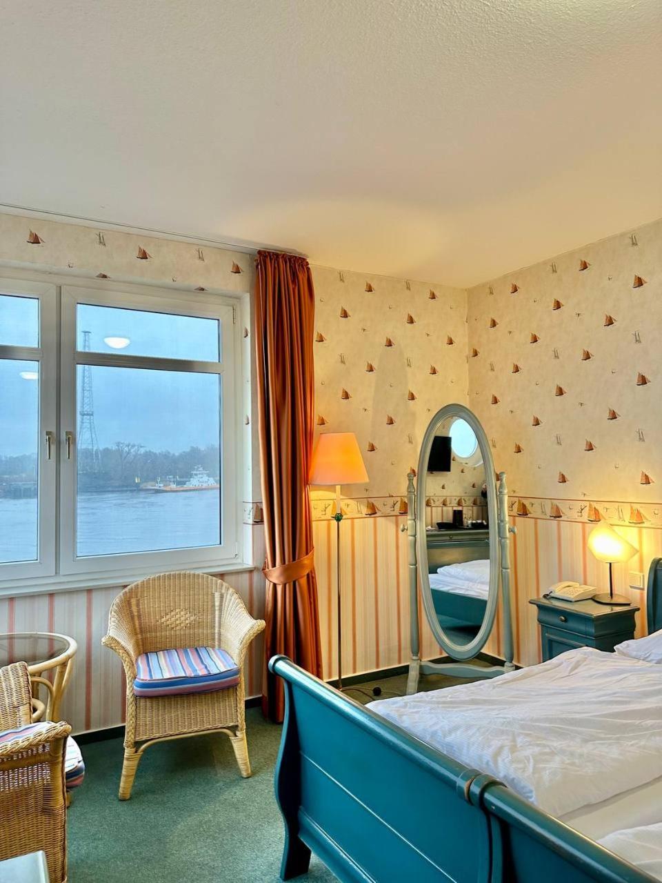 Gaestehaus Weserblick Am Weser-sandstrand Homestay Berne