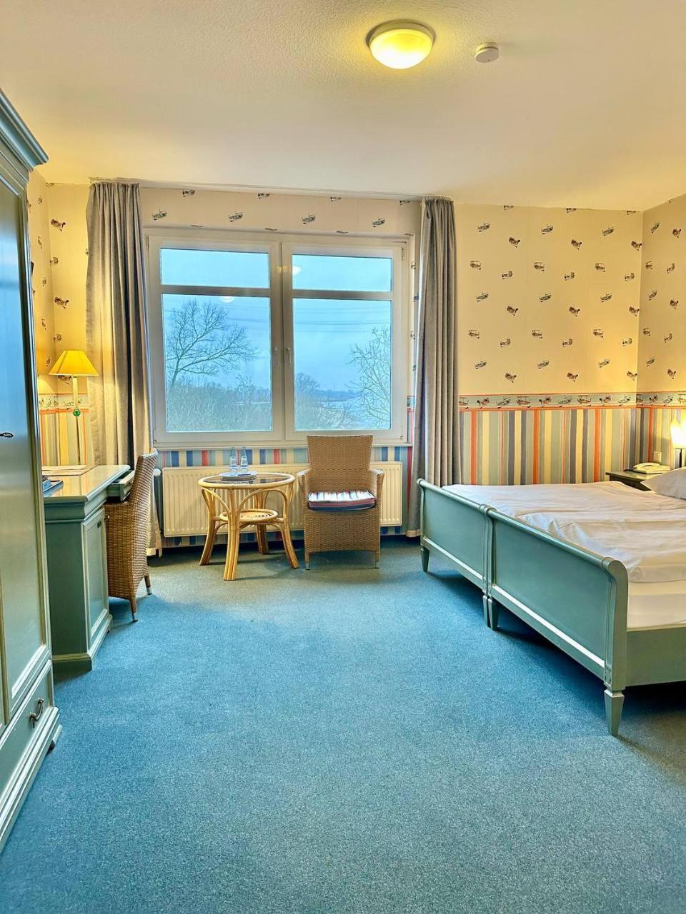 Gaestehaus Weserblick Am Weser-sandstrand * Berne