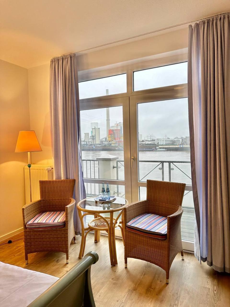 Gaestehaus Weserblick Am Weser-sandstrand